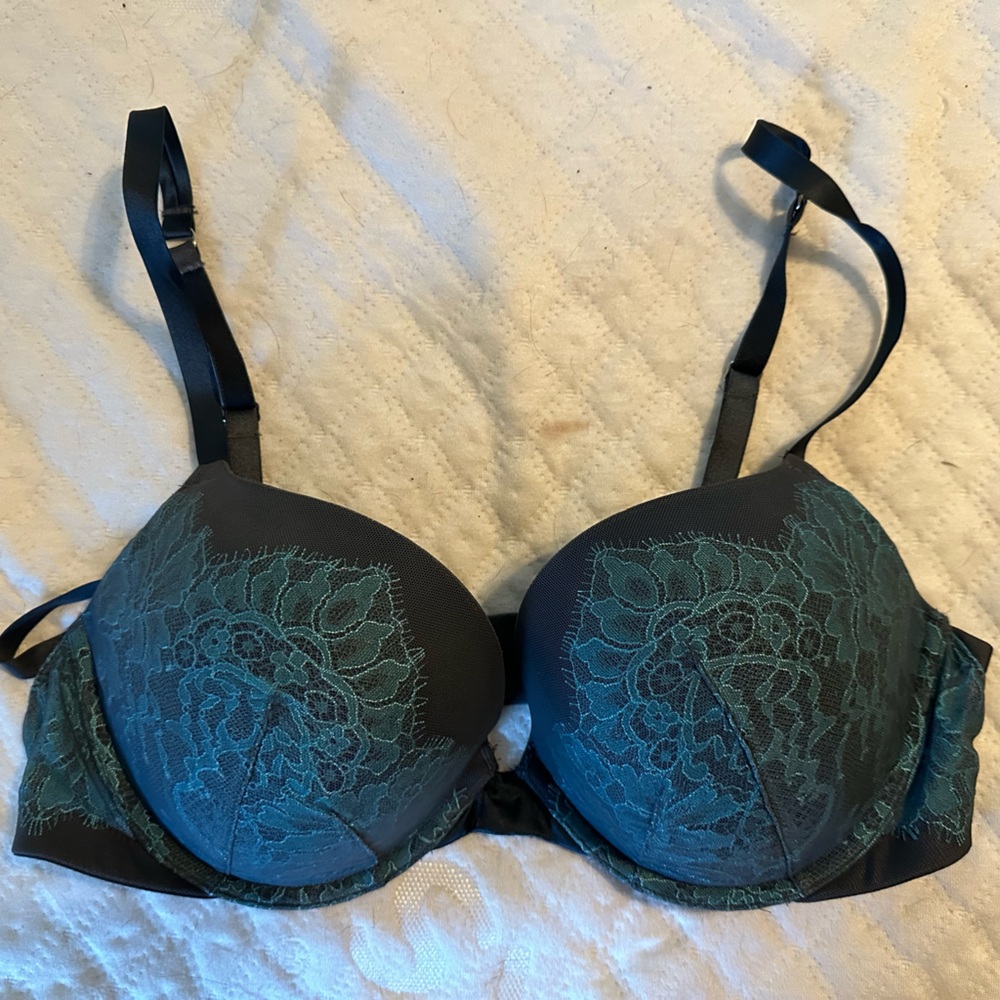 Victoria’s Secret bra, 38C